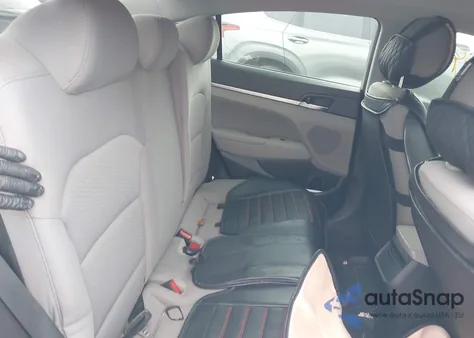 2019 Hyundai Elantra Value Edition z USA, uszkodzony, nr VIN 5NPD84LF6KH470914